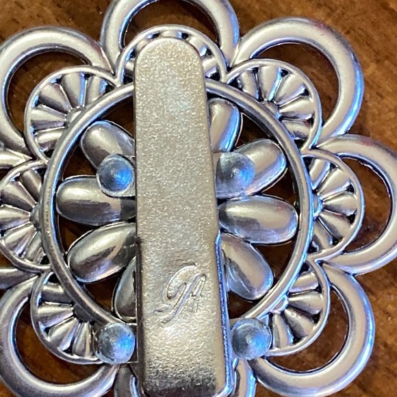 Beautiful silver scarf clip - Picture 2 of 3